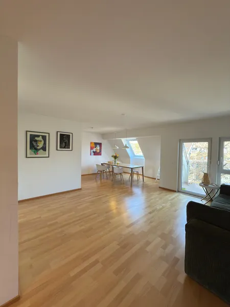 Wunderschöne, helle 4-Zimmer-Maisonette mit Einbauküche (Stellplatz Inklusive) — photo 1